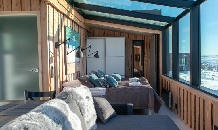 Bed & Seating Area 