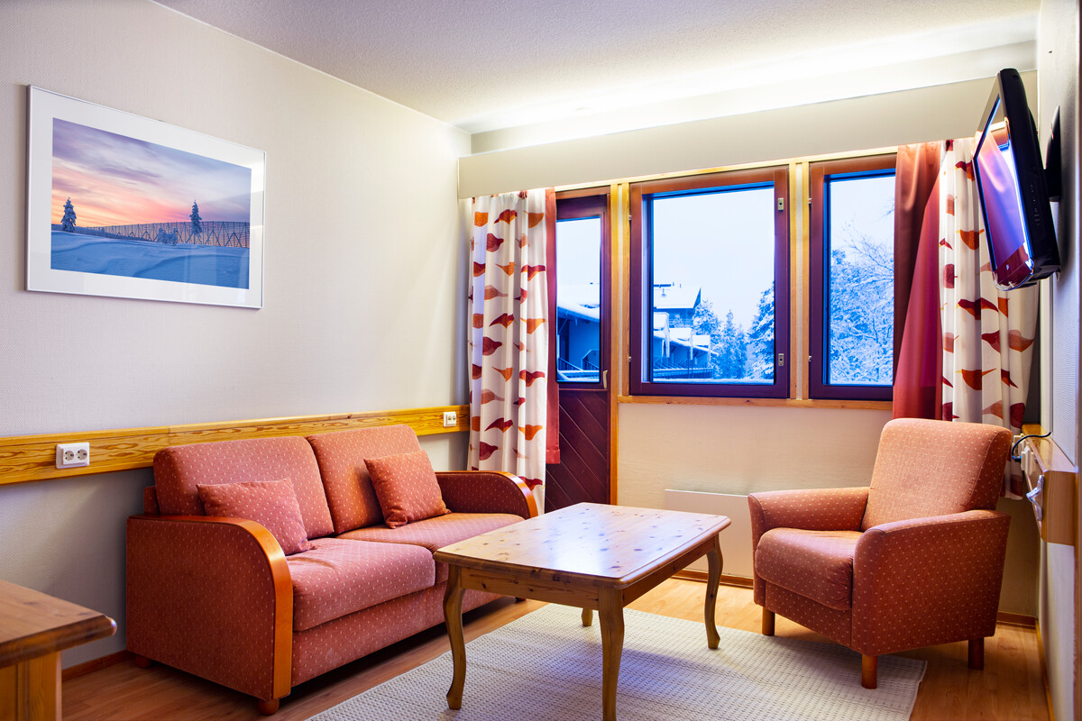  Junior Suite with bathtub, living room